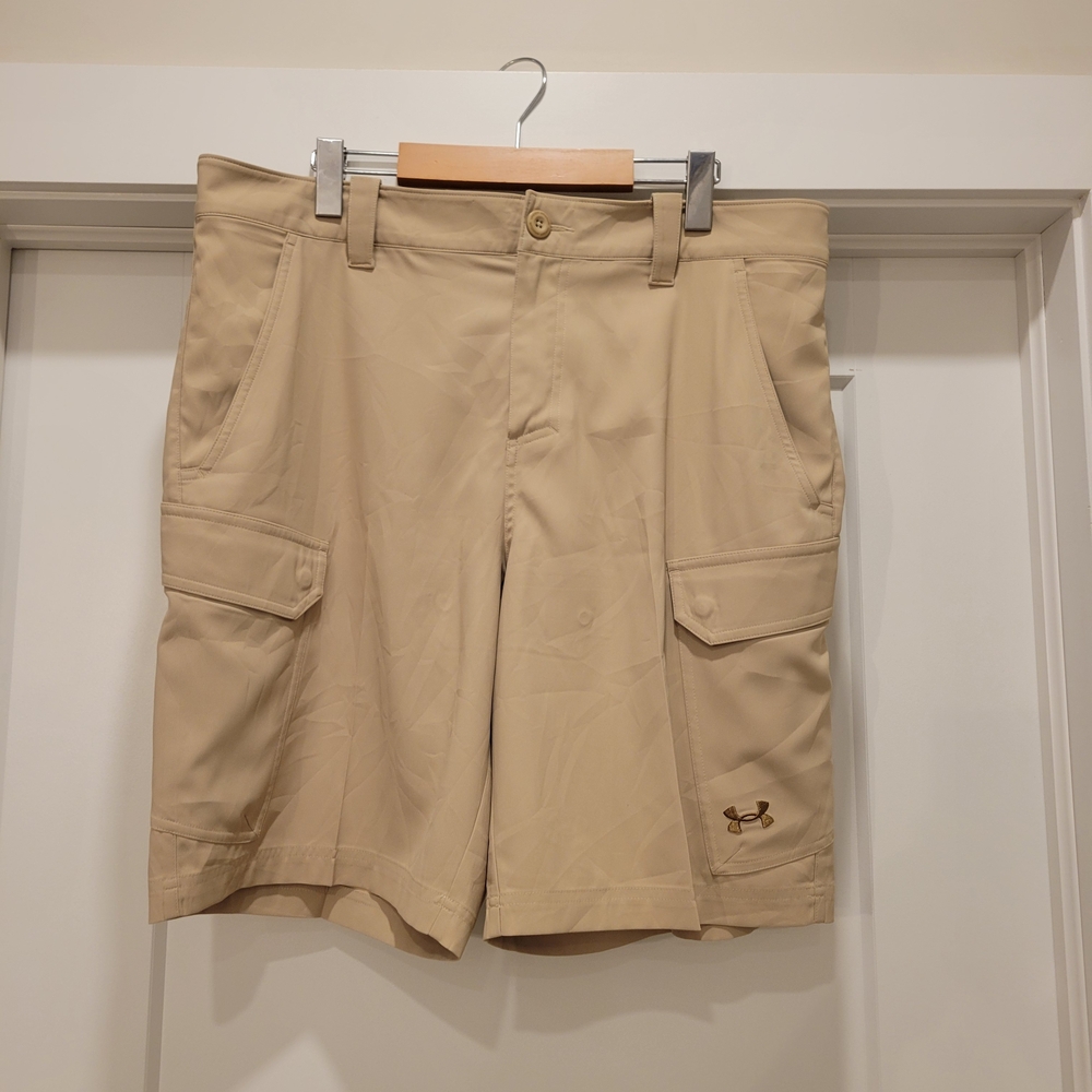 Under Armour Men’s Cargo Shorts, Size 36